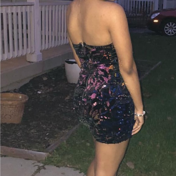 💙💚💜💖BEAUTIFUL Sequence Occasion Dress Size Med.looking For Homecoming or Prom? - Picture 4 of 6